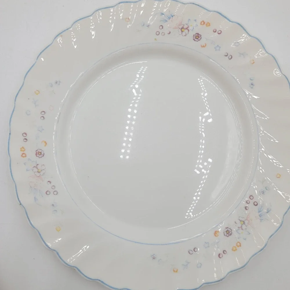 8 Arcopal Victoria Floral Dinner Plates Scalloped Swirl Rim Blue Border 10.5